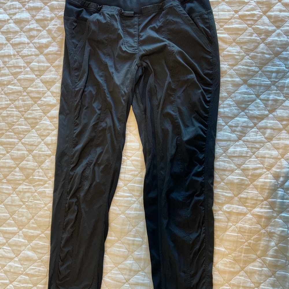 Lululemon Athletica black Dance Studio unlined Capris